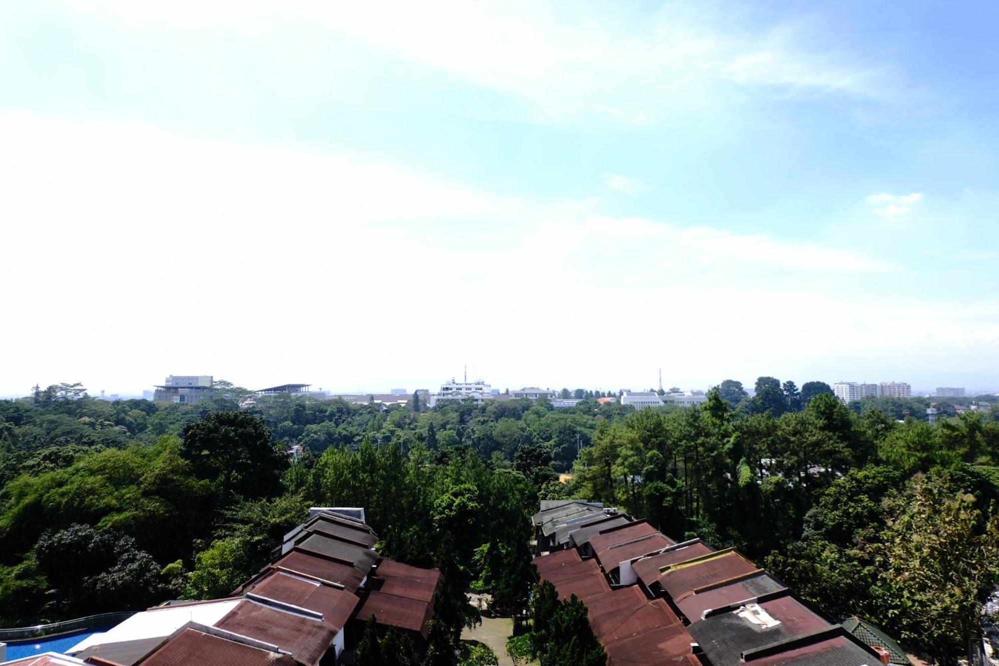 Apartemen Homey At 6th Floor Beverly Dago By Travelio *